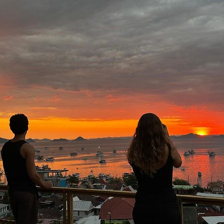 Ostello De Nata Labuan Bajo Esterno foto