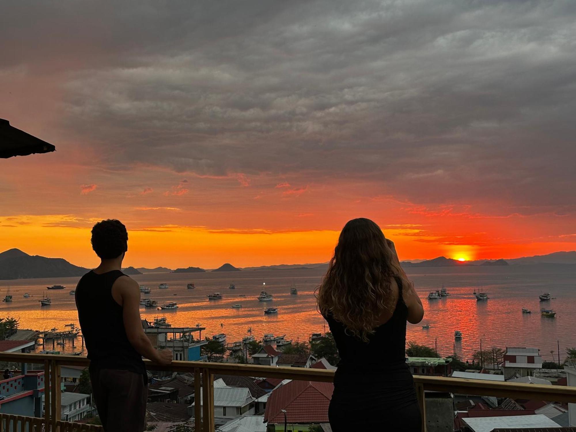 Ostello De Nata Labuan Bajo Esterno foto