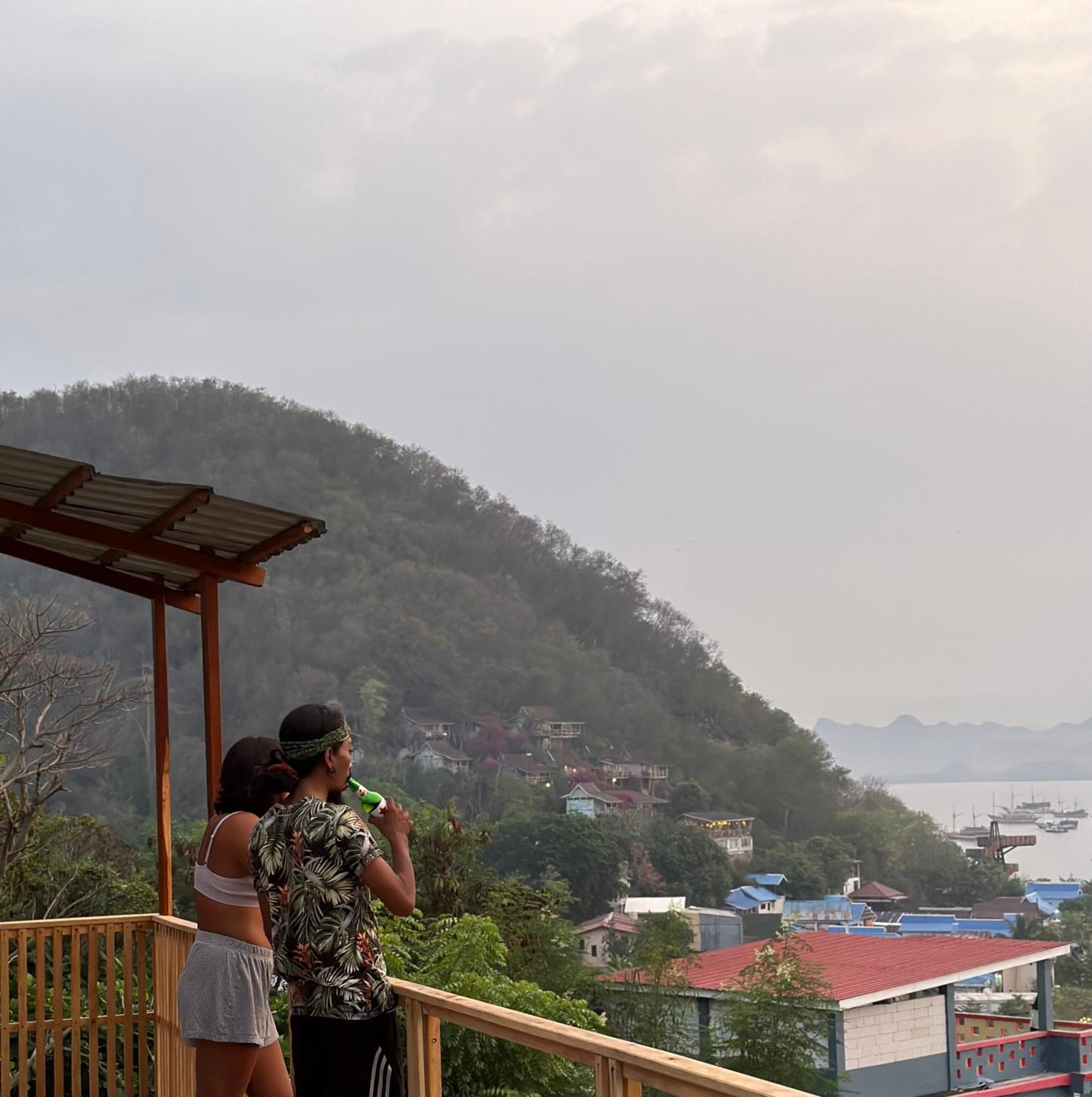 Ostello De Nata Labuan Bajo Esterno foto