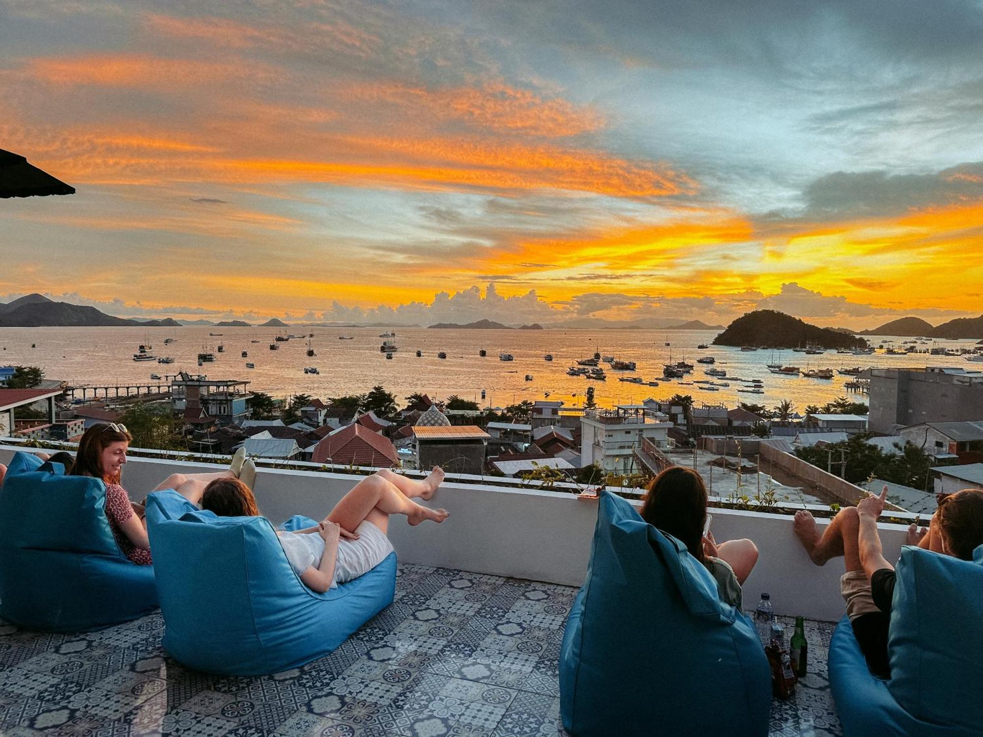 Ostello De Nata Labuan Bajo Esterno foto